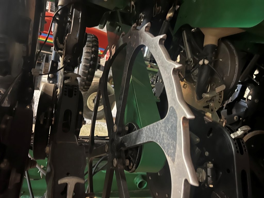 2014 Great Plains YP825R Planter/Row