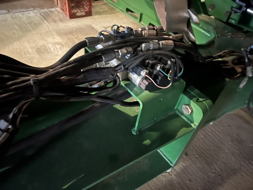 2014 Great Plains YP825R Planter/Row