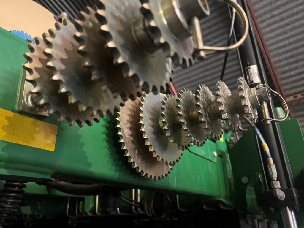 2014 Great Plains YP825R Planter/Row