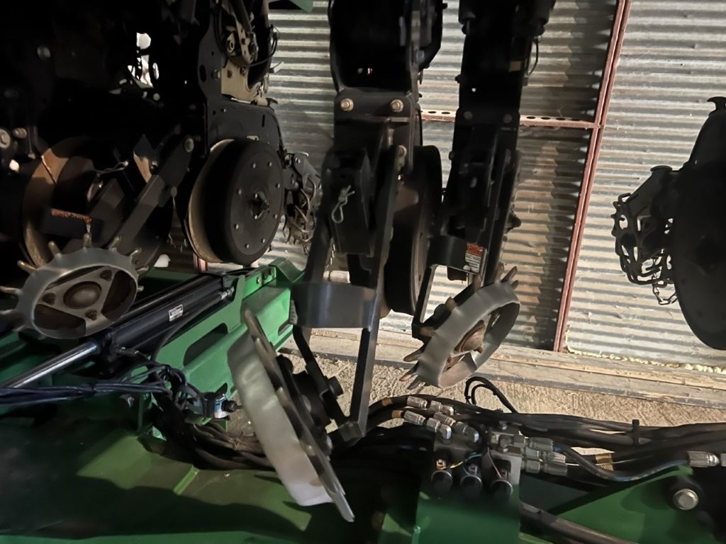 2014 Great Plains YP825R Planter/Row