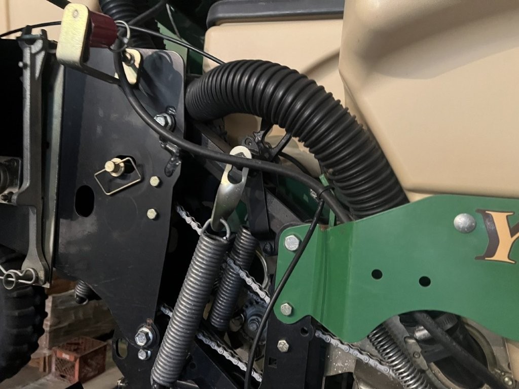 2014 Great Plains YP825R Planter/Row