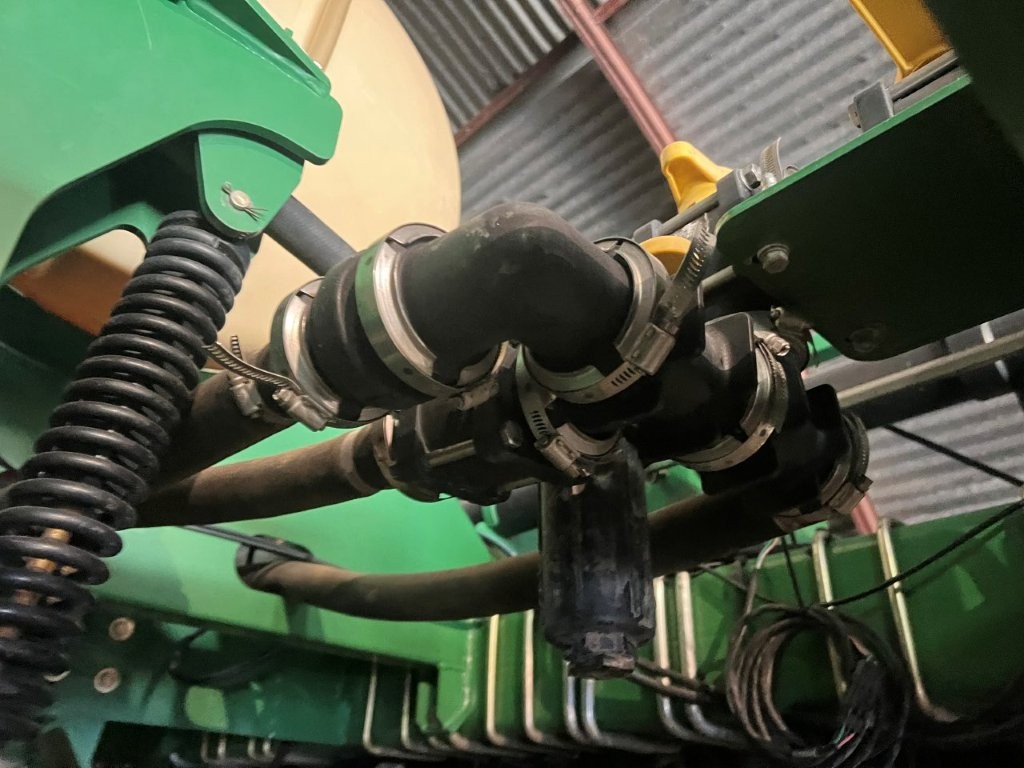 2014 Great Plains YP825R Planter/Row