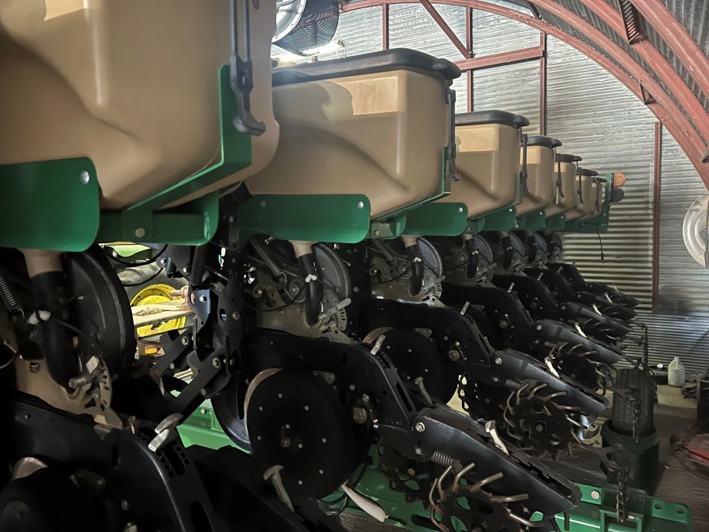 2014 Great Plains YP825R Planter/Row