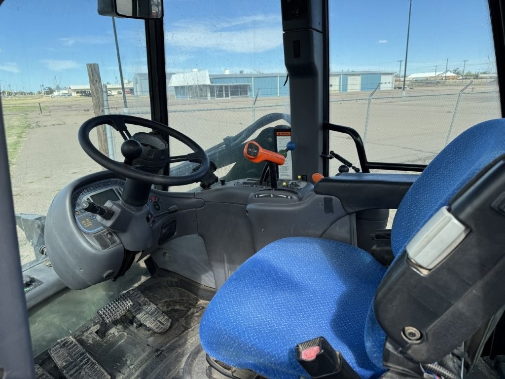 2014 New Holland TV6070 Tractor