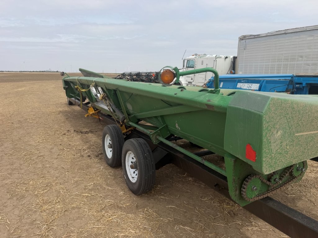 1998 John Deere 1293 Header Corn Head