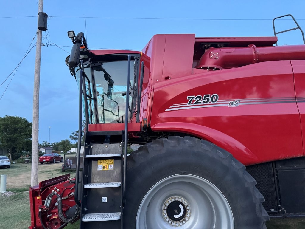 2023 Case IH AF7250 Combine