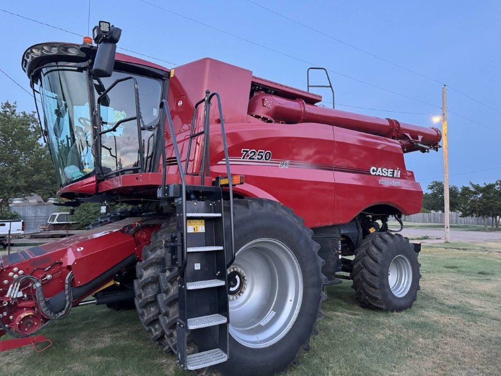 2023 Case IH AF7250 Combine