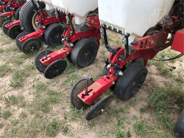 2014 White 9776 Planter