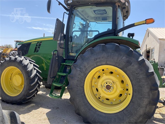 2013 John Deere 7230R Tractor