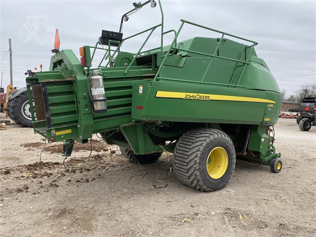 2015 John Deere L340 Baler/Square