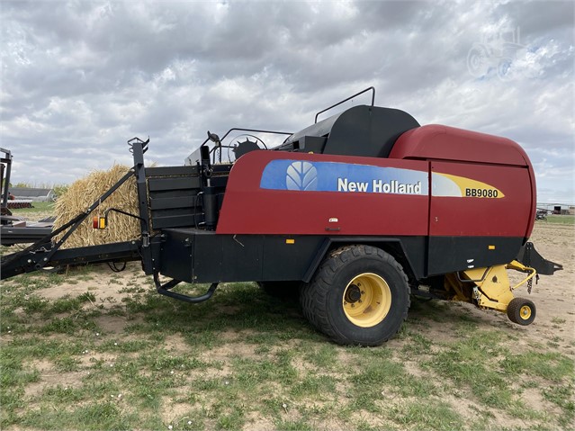 2011 New Holland BB9080 Baler/Square