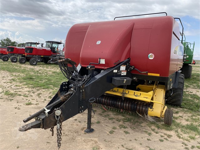 2011 New Holland BB9080 Baler/Square