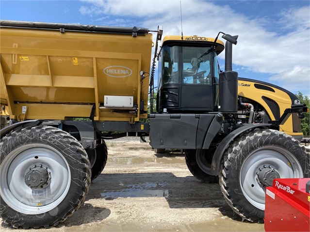 2019 RoGator RG1300C Applicator