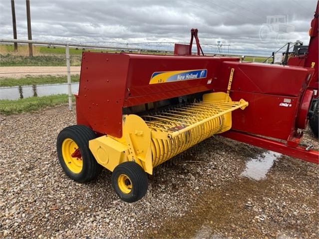 2010 New Holland BC5070 Baler/Square