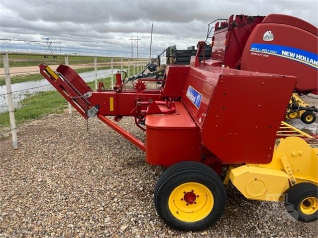 2010 New Holland BC5070 Baler/Square