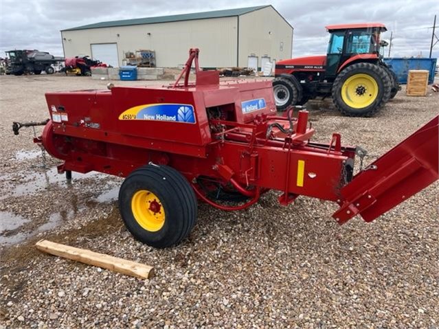 2010 New Holland BC5070 Baler/Square