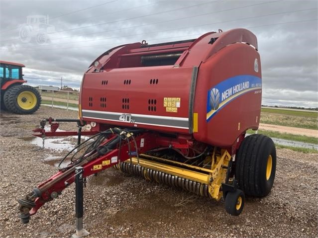 2015 New Holland ROLL-BELT 560 Baler/Round