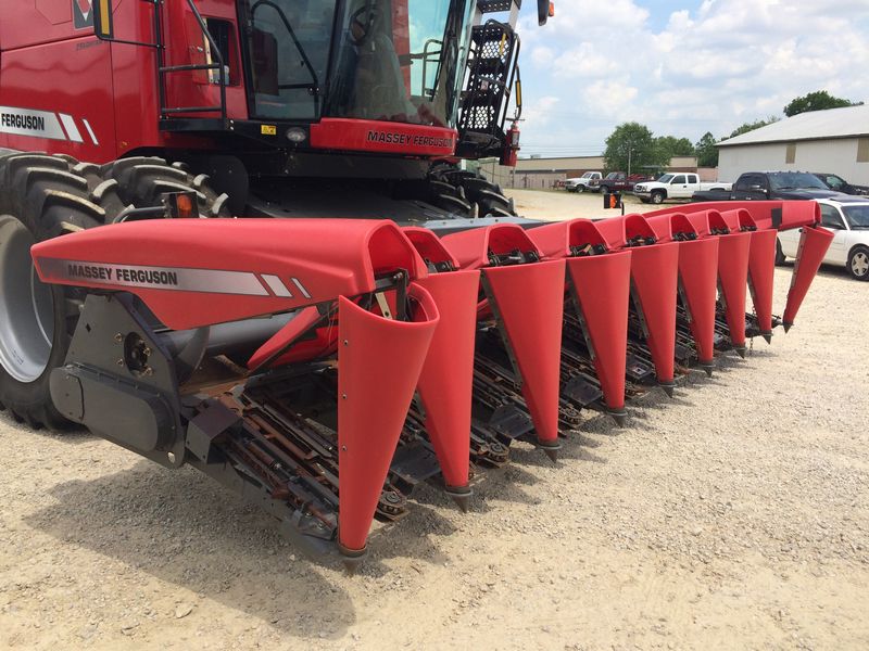 2009 Massey Ferguson 3000-8R Header Combine