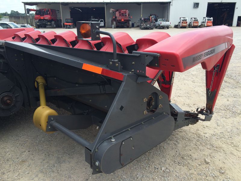 2009 Massey Ferguson 3000-8R Header Combine