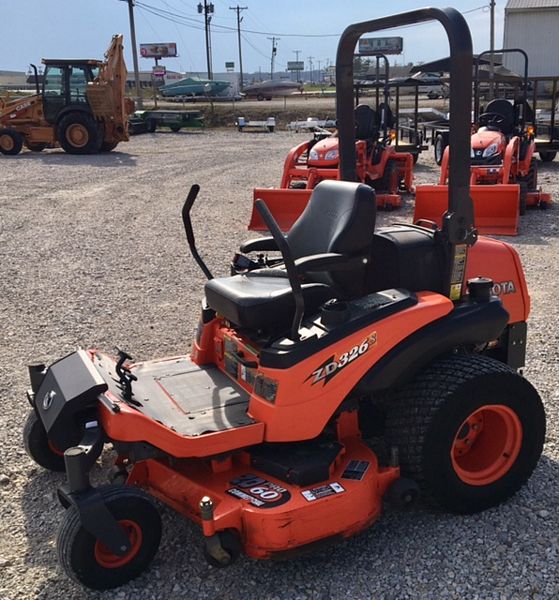 2008 Kubota ZD326 Mower/Zero Turn