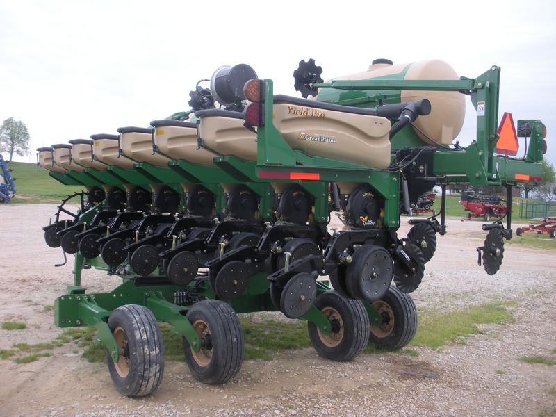 2015 Great Plains YP825AR Planter