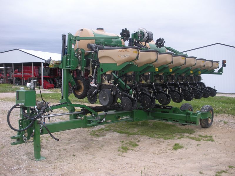 2015 Great Plains YP825AR Planter