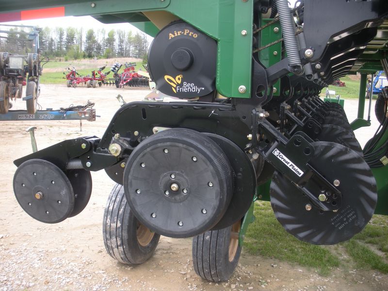 2015 Great Plains YP825AR Planter