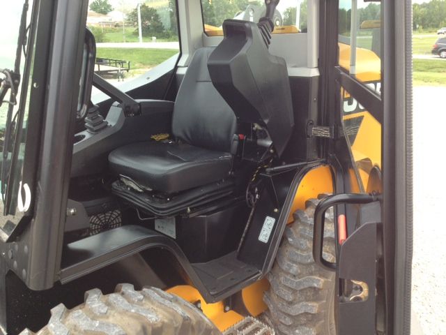 2015 JCB 330 Skid Steer Loader