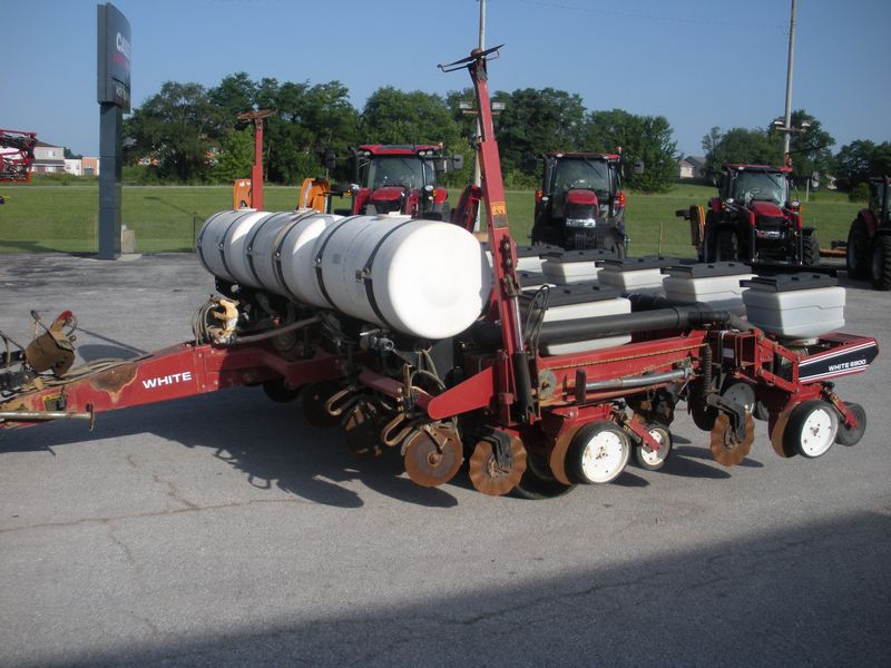 1995 White 6106 Planter