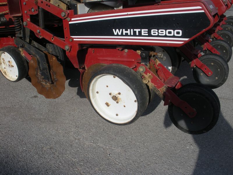 1995 White 6106 Planter