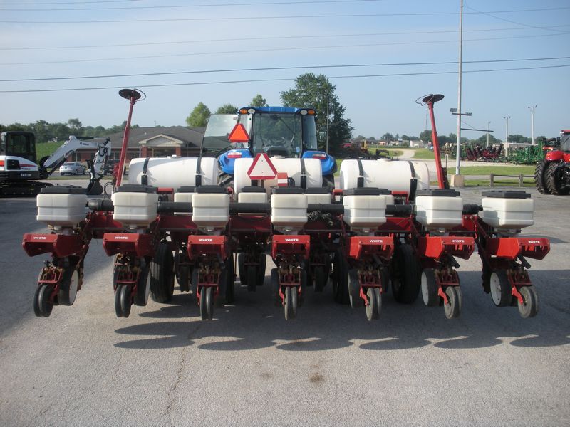 1995 White 6106 Planter