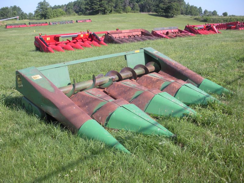 John Deere 444 Header Corn Head