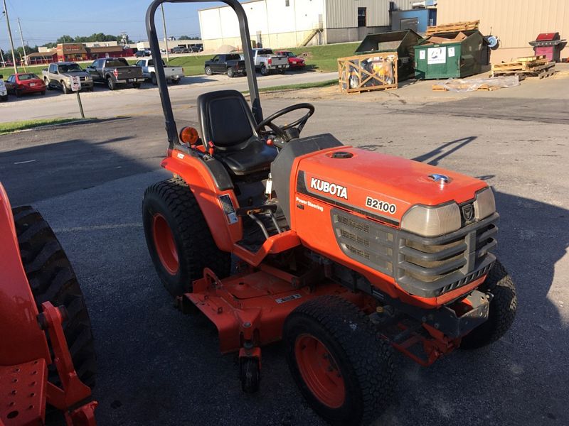 Kubota B2100 Tractor