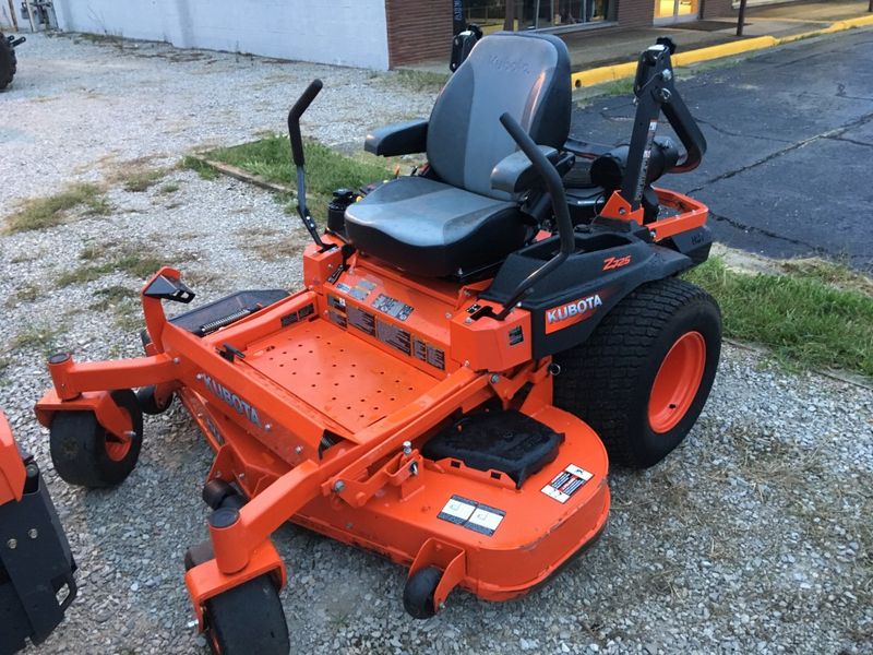 2016 Kubota Z725 Mower/Zero Turn