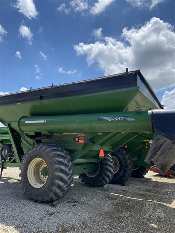 2014 Brent 882 Grain Cart