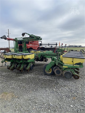 2000 John Deere 1780 Planter