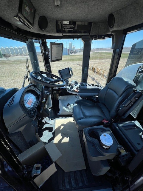 2022 RoGator RG1100C Sprayer/High Clearance