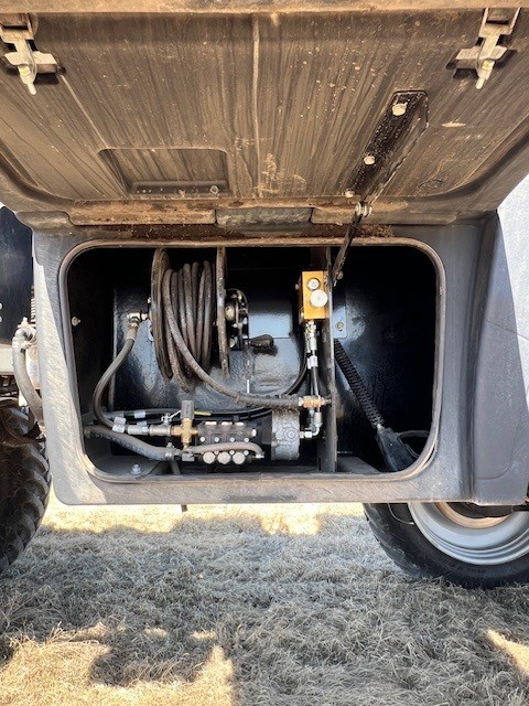 2022 RoGator RG1100C Sprayer/High Clearance