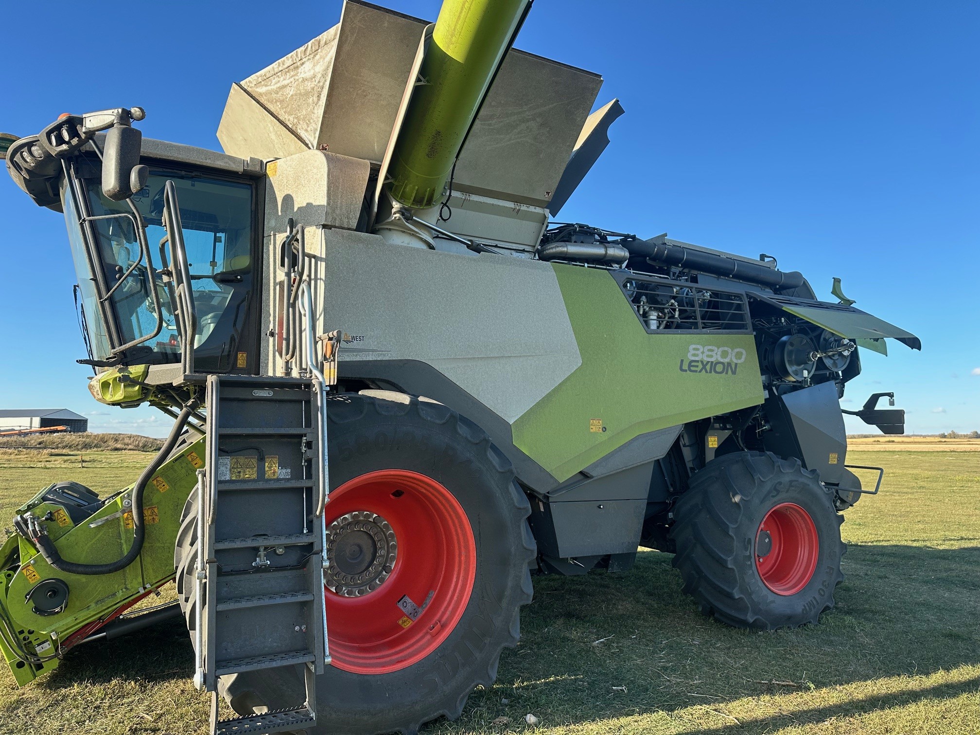 2022 CLAAS 8800 small grains Combine