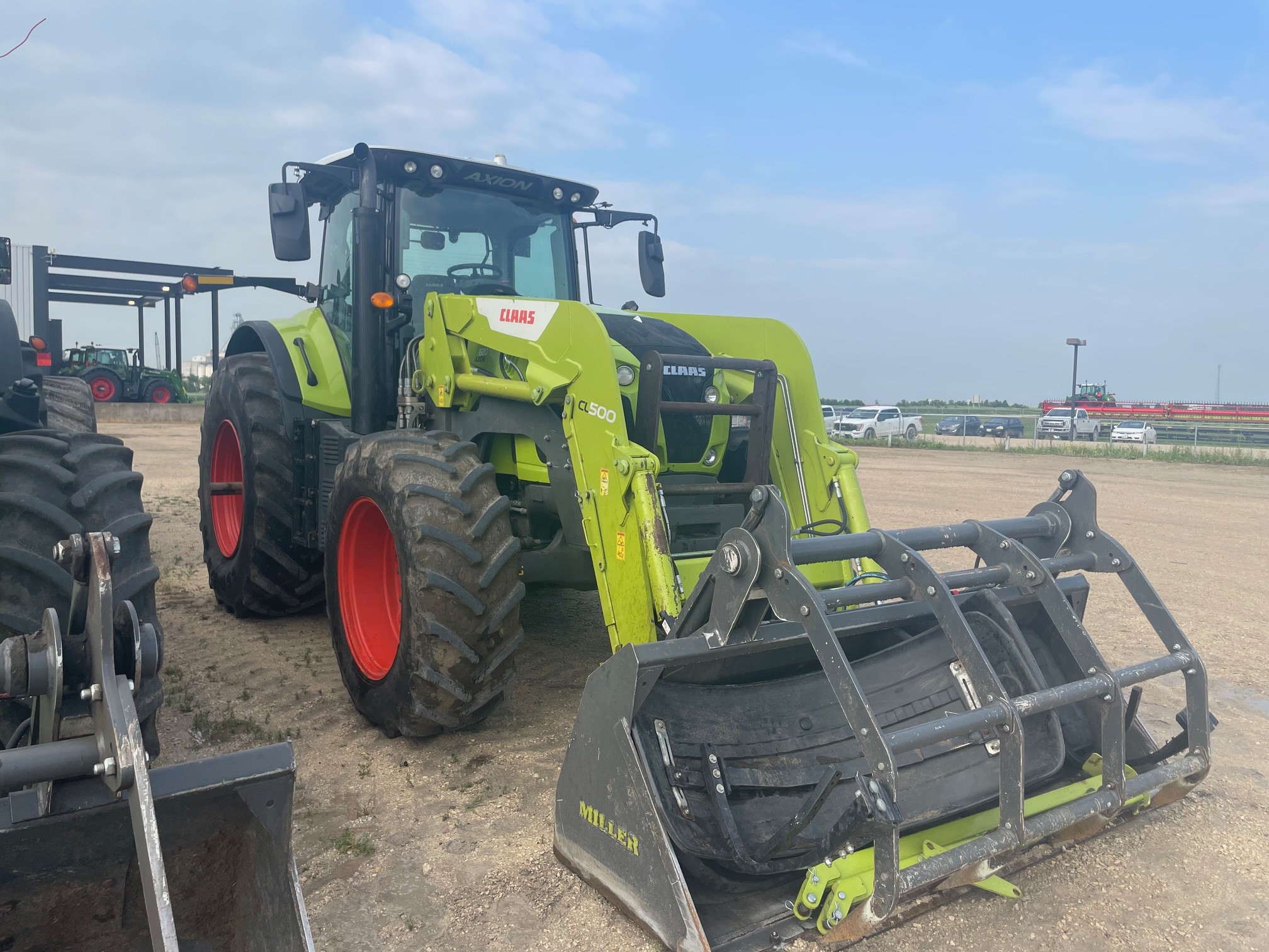 2019 CLAAS Axion 820 Tractor