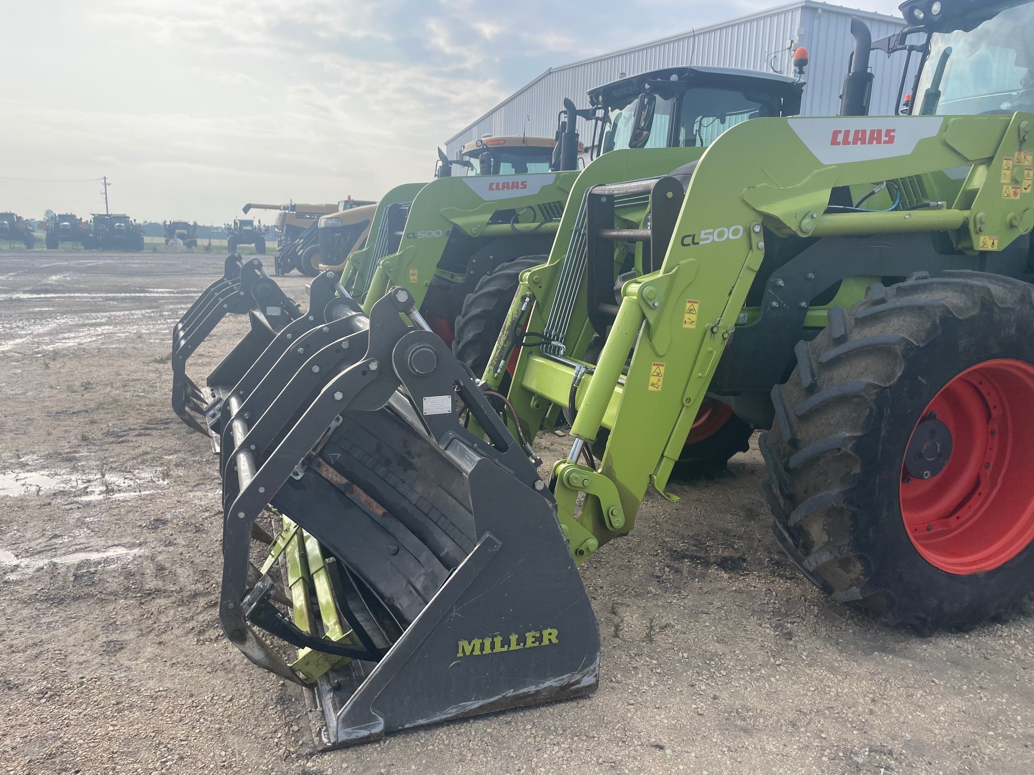 2019 CLAAS Axion 820 Tractor