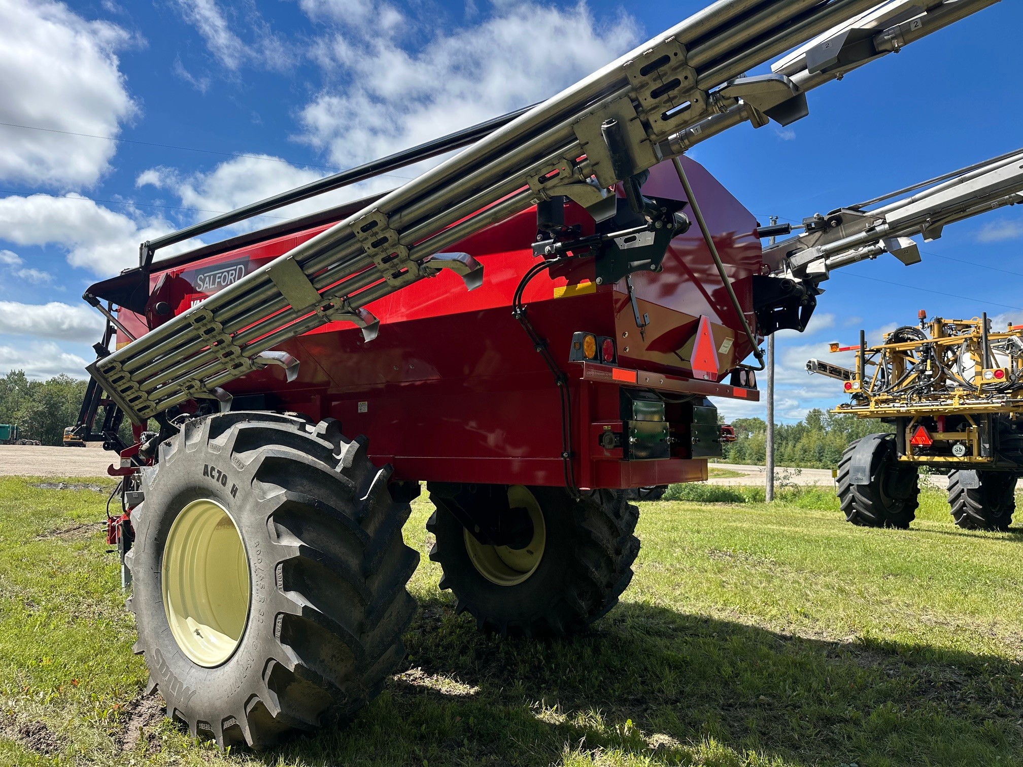 2022 Valmar 8711 Applicator