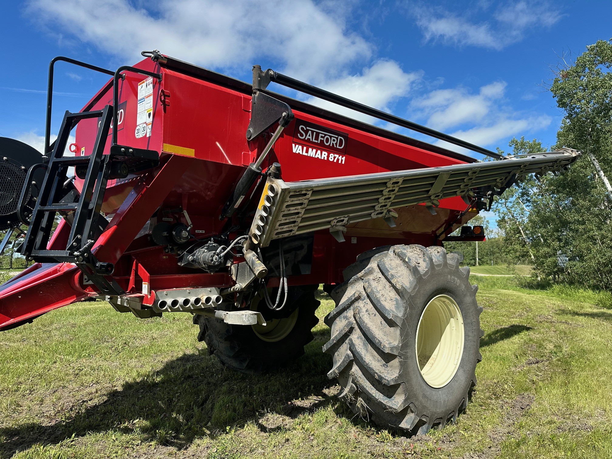 2022 Valmar 8711 Applicator