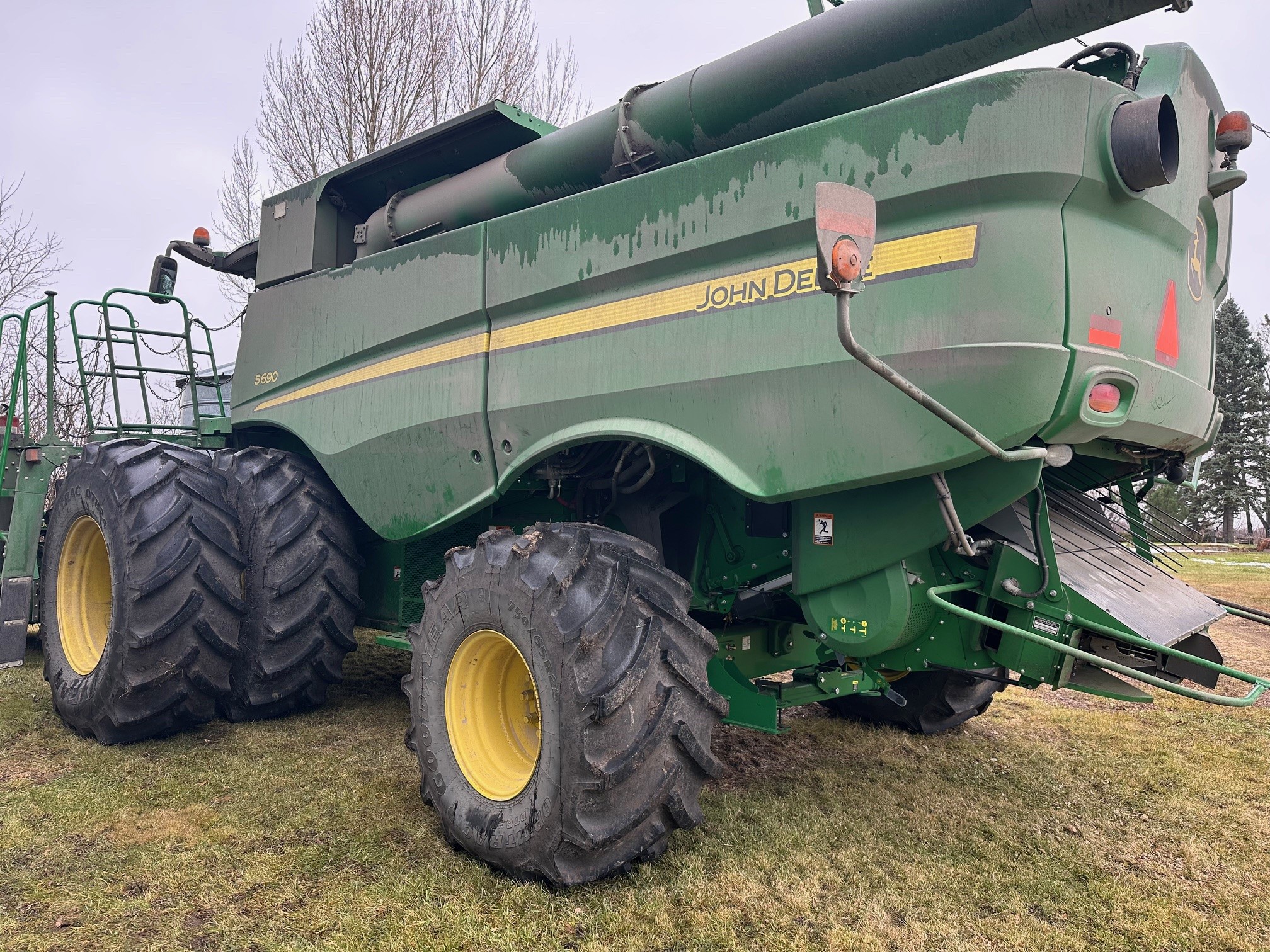 2017 John Deere S690 Combine
