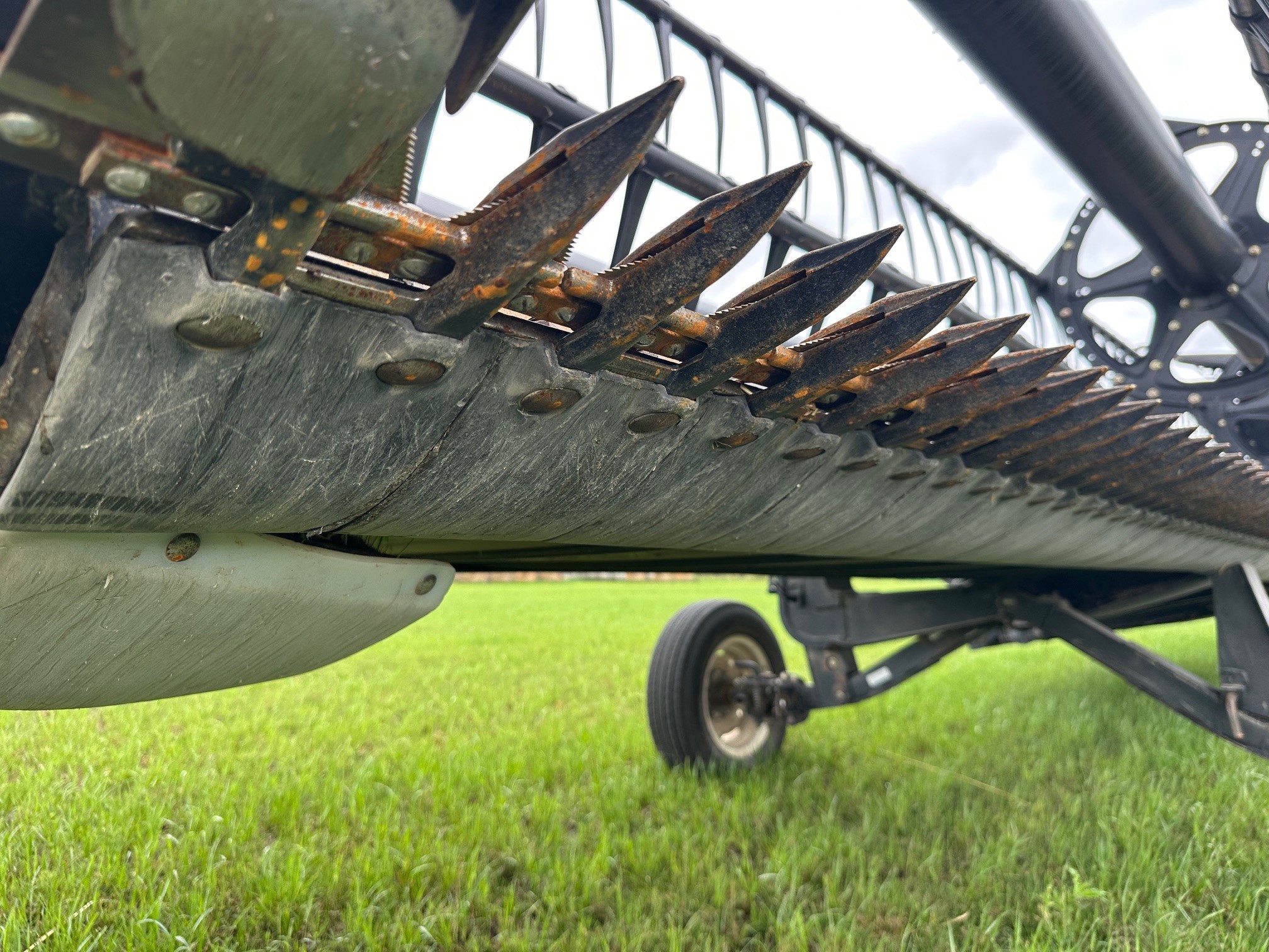2012 MacDon FD70- JD Header Combine