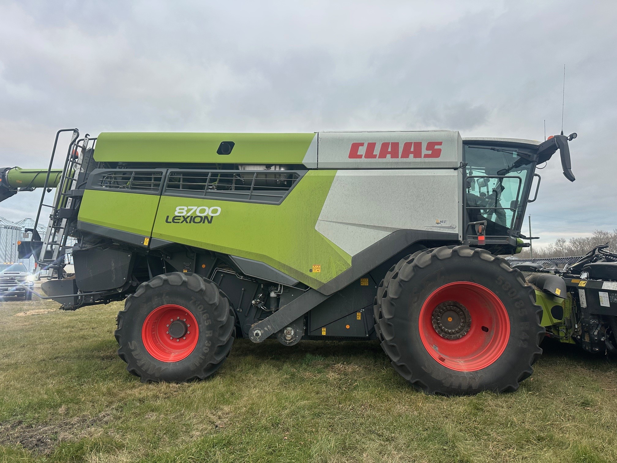 2023 CLAAS 8700 Combine