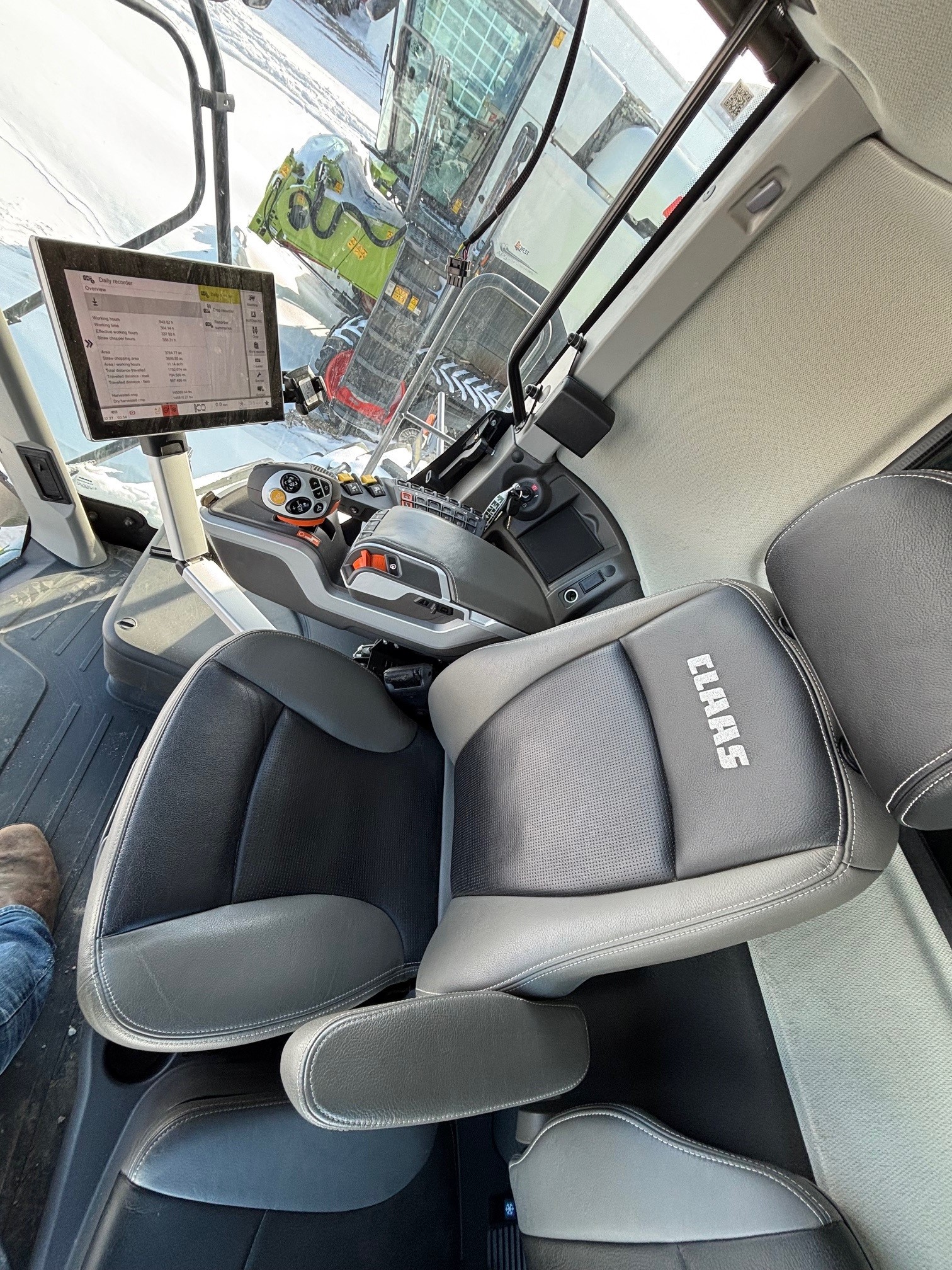 2022 CLAAS 8700 Combine