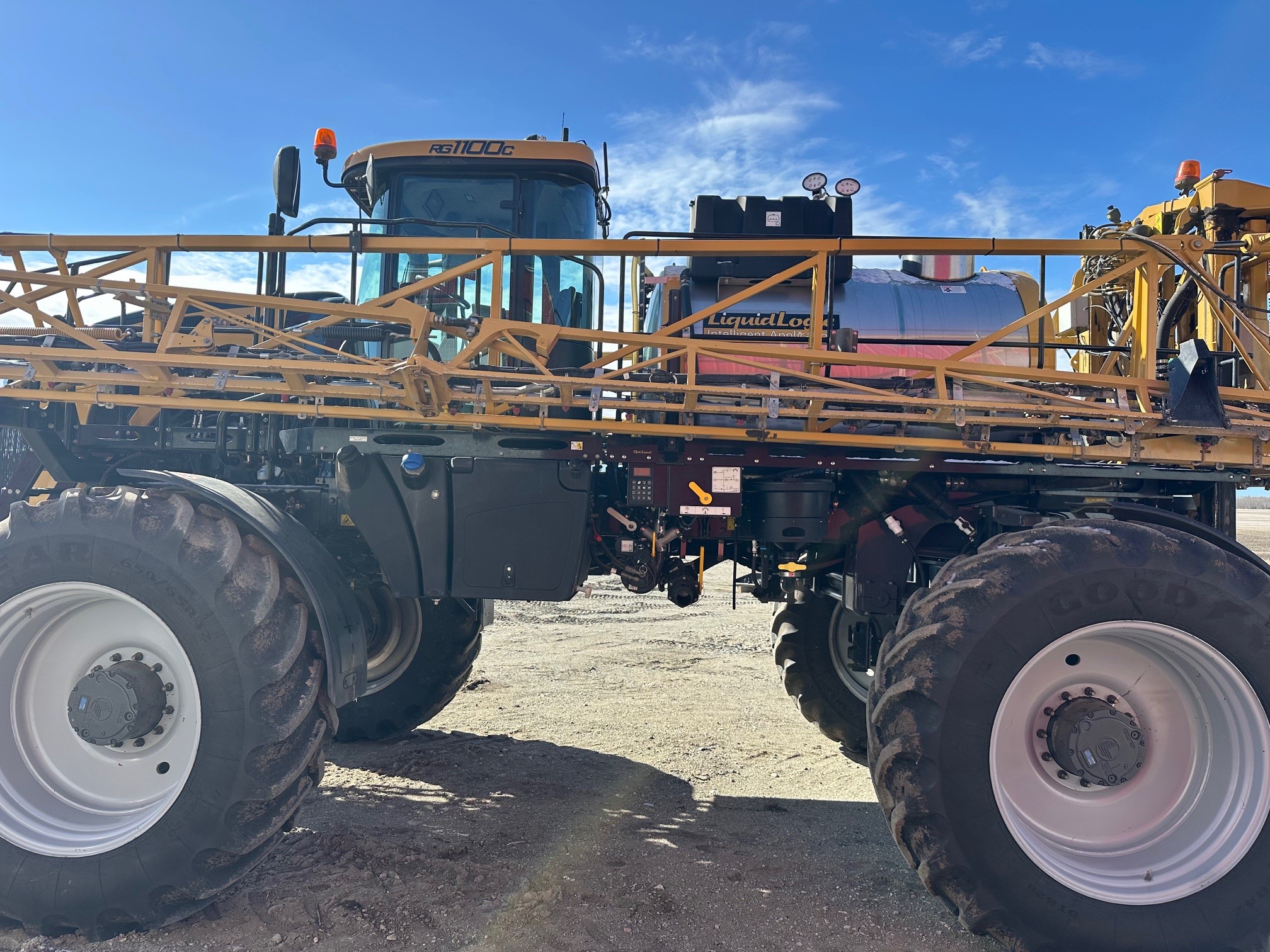 2018 RoGator RG1100C Sprayer/High Clearance