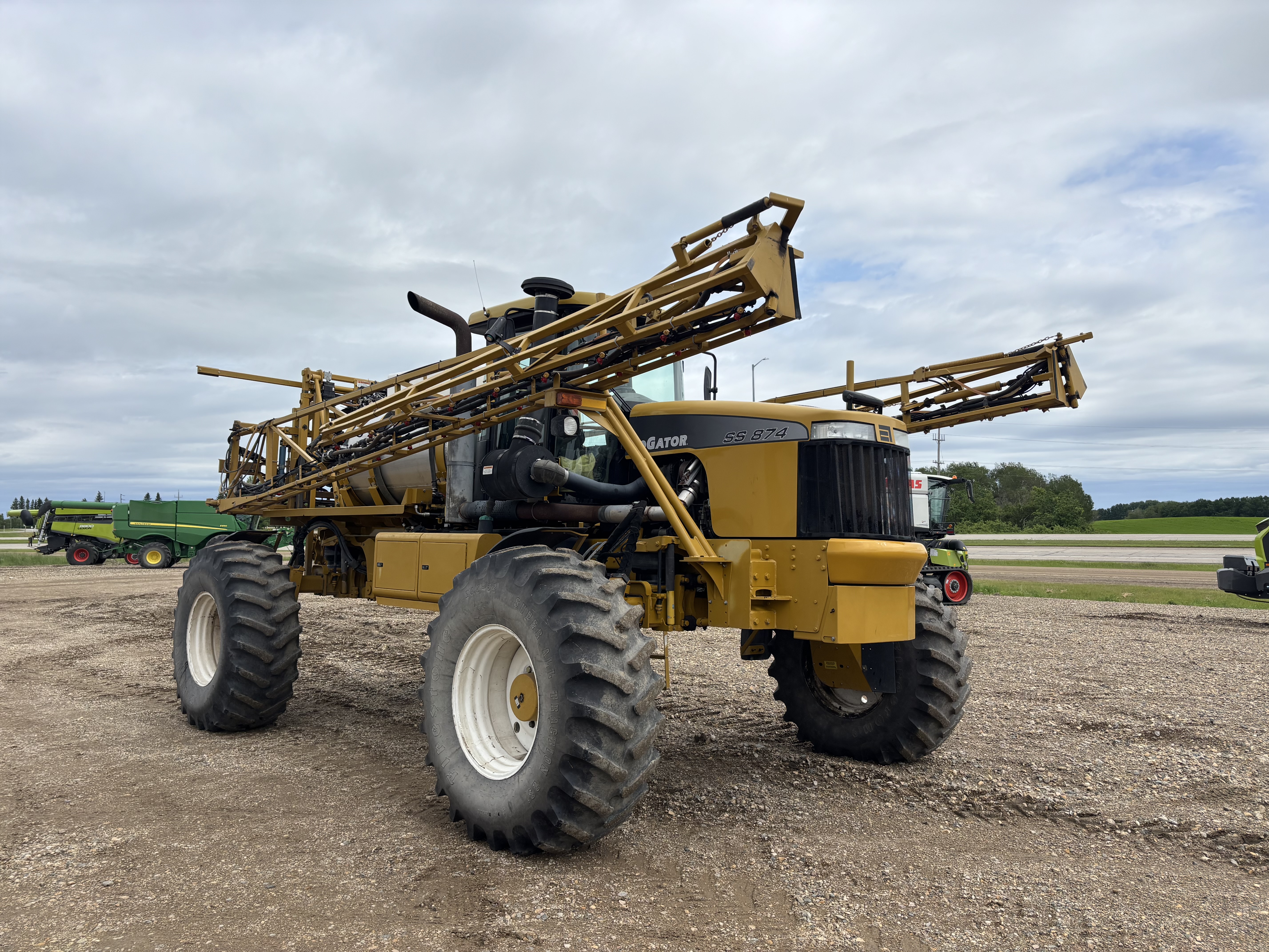 2007 RoGator SS874 Sprayer/High Clearance