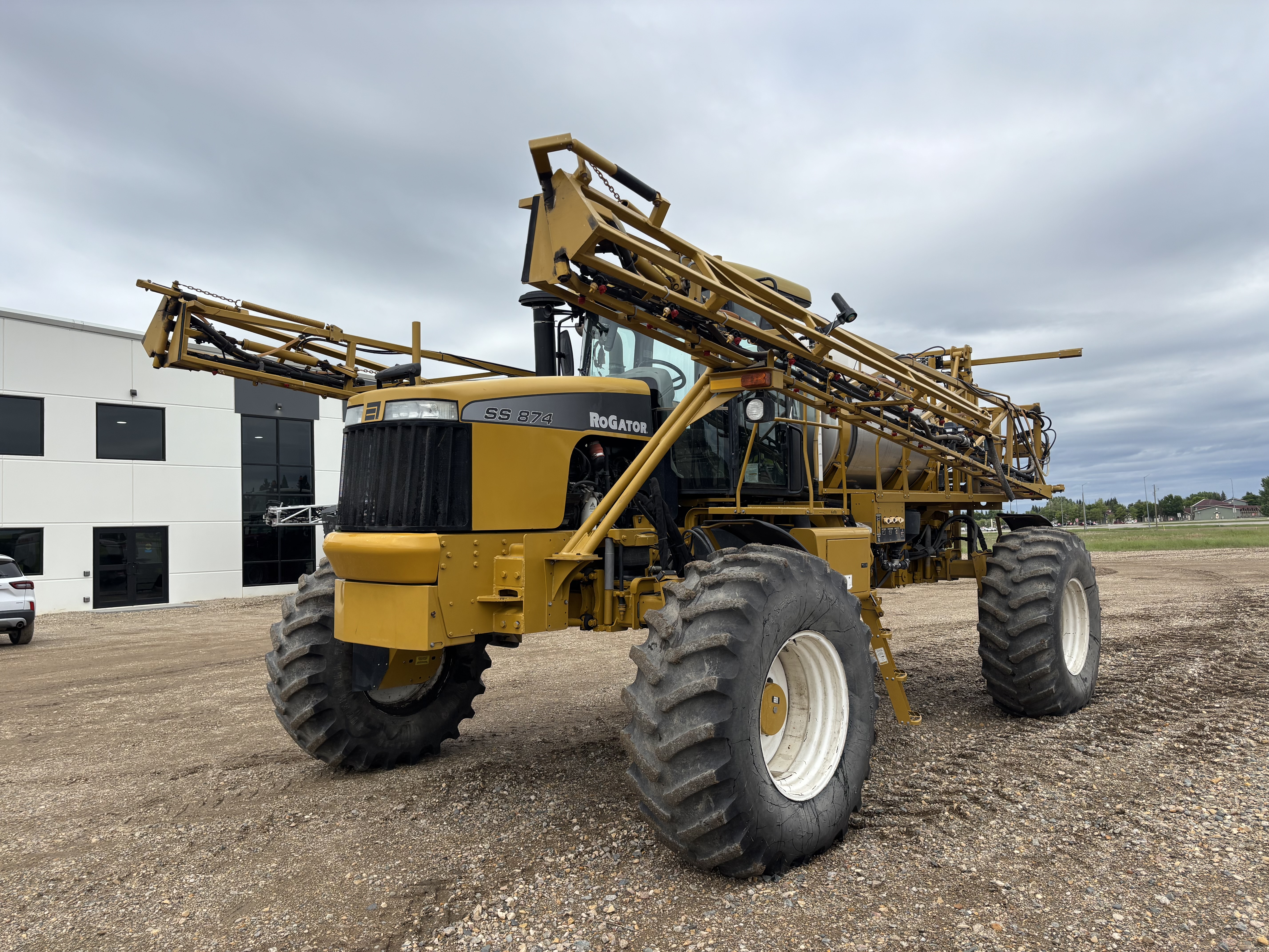 2007 RoGator SS874 Sprayer/High Clearance